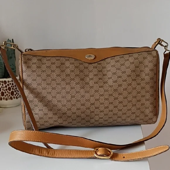 Vintage Gucci Micro GG brown coated canvas crossbody camera bag - Picture 1 of 16